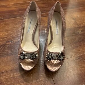 Vera Wang Lavender Rose Gold Snakeskin Embellished Platforms size 8.5